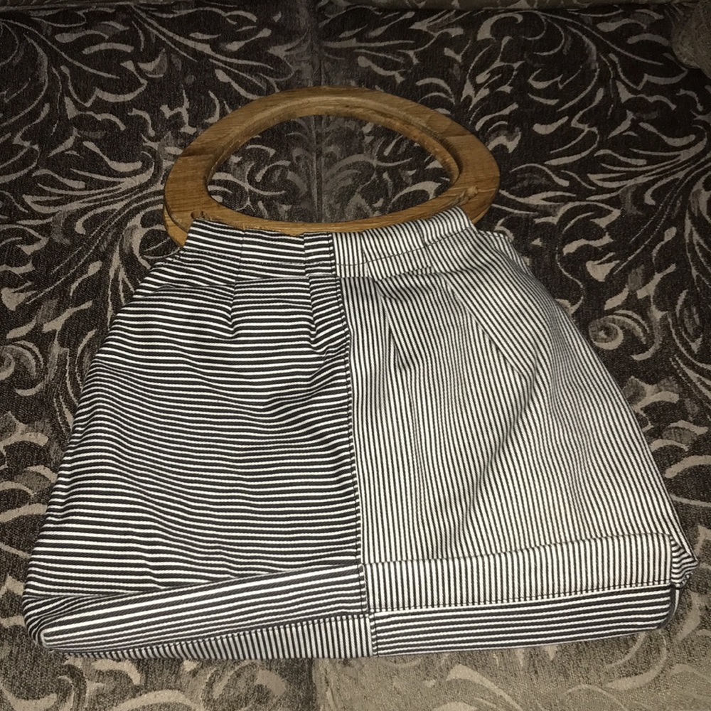 Guess Purse - Picture 2 of 5